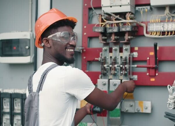 كهربائي العقيلة